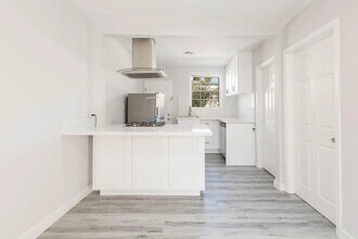 8525 Cadillac Ave in Los Angeles, CA - Building Photo - Building Photo