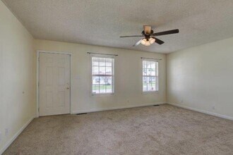 207 Ruf Dr in Oak Grove, KY - Building Photo - Building Photo