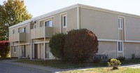 Gene Field Apartments in St. Joseph, MO - Foto de edificio - Building Photo