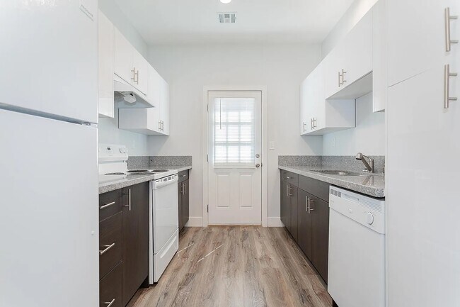 1641 S Dandelion St, Unit 3 in Pahrump, NV - Foto de edificio - Building Photo