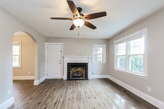 305 S Mulberry St in Cherryville, NC - Building Photo - Building Photo