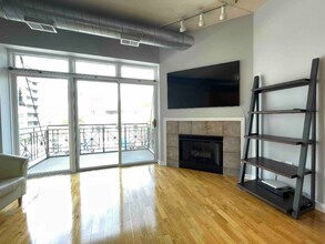 1155 W Madison St in Chicago, IL - Foto de edificio - Building Photo