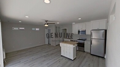 273 Palmer St in Costa Mesa, CA - Foto de edificio - Building Photo