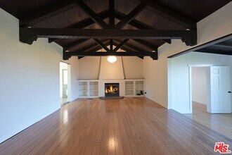 11764 Laurelcrest Dr in Los Angeles, CA - Foto de edificio - Building Photo