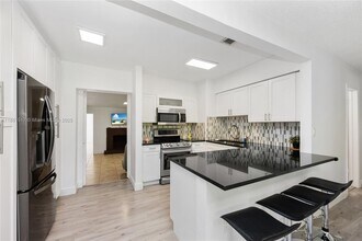 12215 NE 12th Pl in North Miami, FL - Building Photo - Building Photo