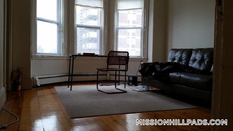 1574 Tremont St in Boston, MA - Foto de edificio