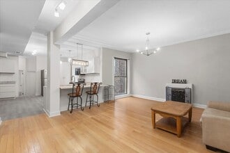 14 W Chestnut St in Chicago, IL - Building Photo - Building Photo