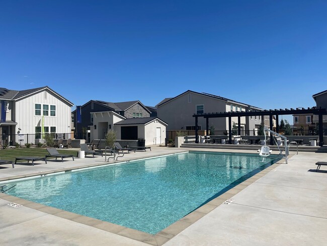 2726 E Tamarind Dr in Fresno, CA - Building Photo - Building Photo
