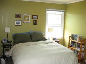 645 Hamilton Ave in Seaside, CA - Foto de edificio - Building Photo