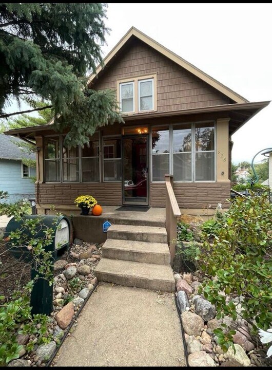 828 S 49th St in Omaha, NE - Foto de edificio
