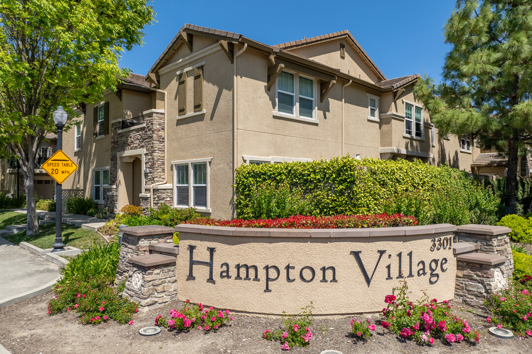 Hampton Village in Sacramento, CA - Building Photo