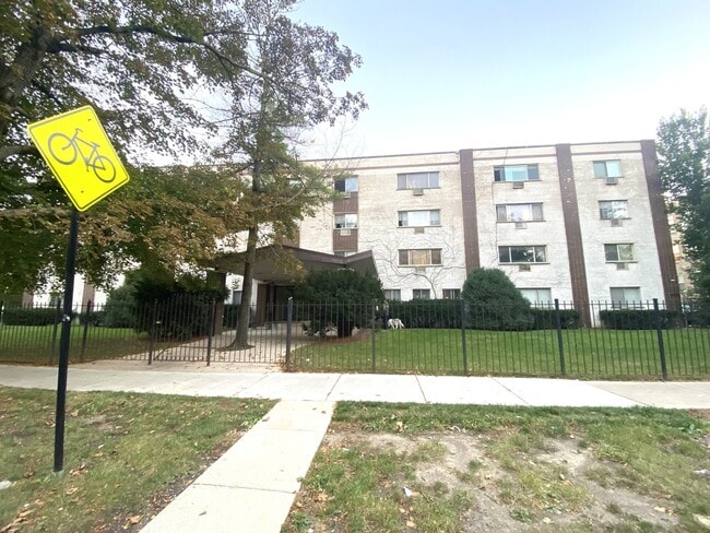 property at 1415 W Pratt Blvd
