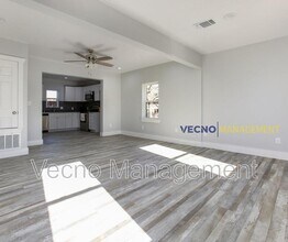 129 E Torrey St in New Braunfels, TX - Building Photo - Building Photo