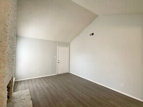 1006 Bird Creek Dr in Austin, TX - Building Photo - Building Photo