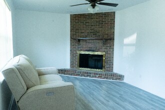 4040 Knollbrook Dr NW in Huntsville, AL - Foto de edificio - Building Photo