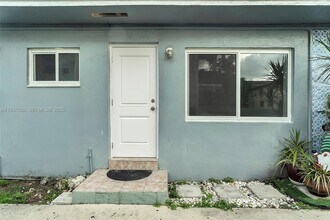 634 SW 10th St in Miami, FL - Building Photo - Building Photo