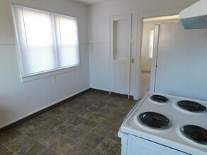 1385 18th St NE in Salem, OR - Building Photo - Building Photo