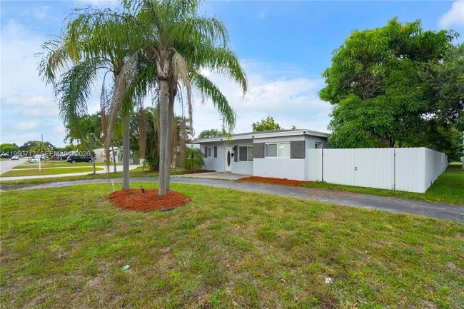 6401 Grant St in Hollywood, FL - Building Photo - Building Photo