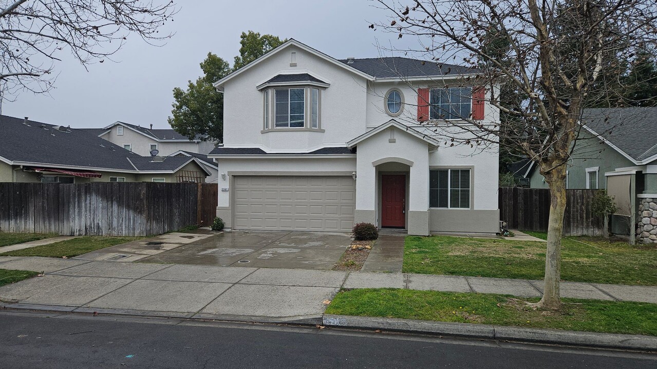 2361 Pso De Leon in Turlock, CA - Building Photo