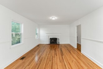 806 S Moore Rd in Chattanooga, TN - Foto de edificio - Building Photo