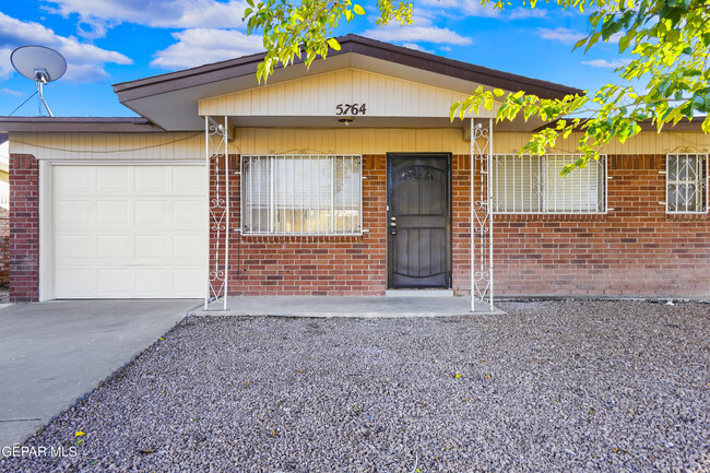 5764 Sweetwater Dr in El Paso, TX - Building Photo - Building Photo