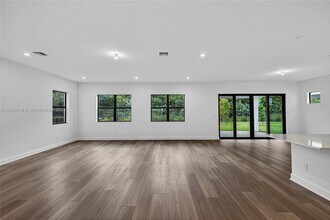 2722 NW 87th Ter in Pembroke Pines, FL - Building Photo - Building Photo