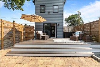 230 Cedar Ave in Portsmouth, RI - Building Photo - Building Photo