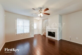 29635 Evergreen Hills Dr, Unit B9 in Spring, TX - Foto de edificio - Building Photo