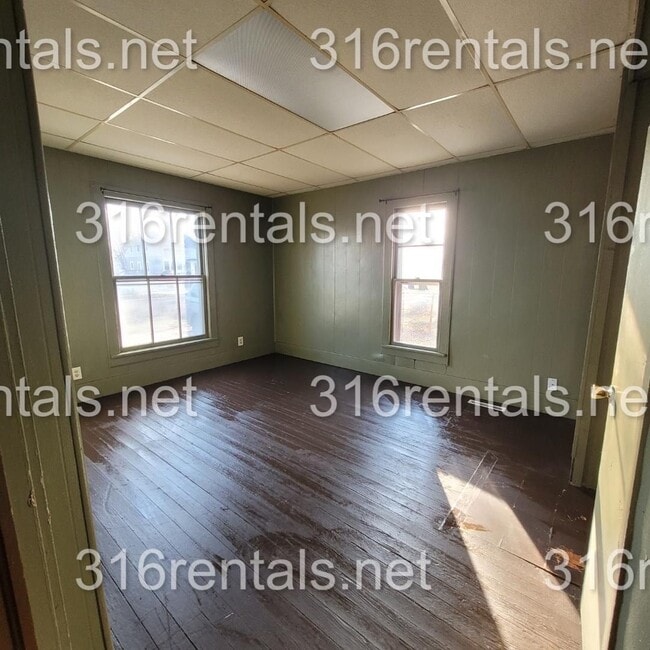 510 E 8th St in Newton, KS - Building Photo - Building Photo