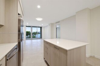 1500 Bay Rd, Unit N-0406 in Miami Beach, FL - Foto de edificio - Building Photo