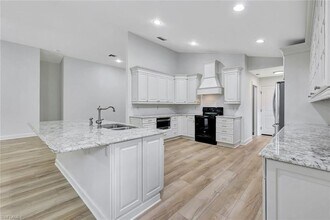 7052 Timberland Cir in Naples, FL - Building Photo - Building Photo