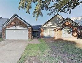 221 Seegers Dr in Arlington, TX - Building Photo