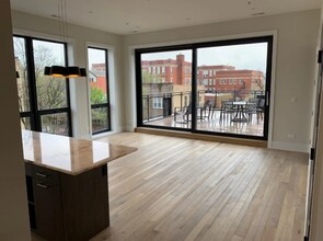 1100 W Polk St in Chicago, IL - Building Photo - Building Photo