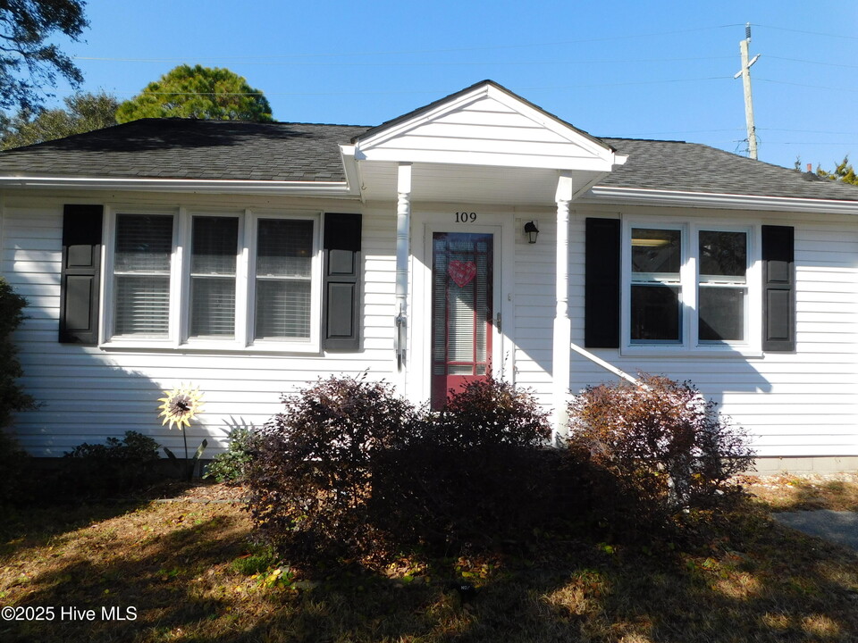 109 Sunshine Ct in Beaufort, NC - Building Photo