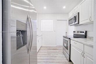 1110 NW 65th St in Miami, FL - Building Photo - Building Photo
