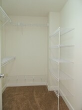 16733 NE Halsey St in Portland, OR - Building Photo - Building Photo