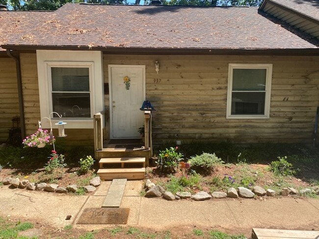 property at 937 W Chatham St