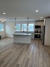 169 E Main St, Unit B in Gloucester, MA - Building Photo - Building Photo