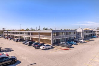 North Villa Apartments in Houston, TX - Foto de edificio - Building Photo