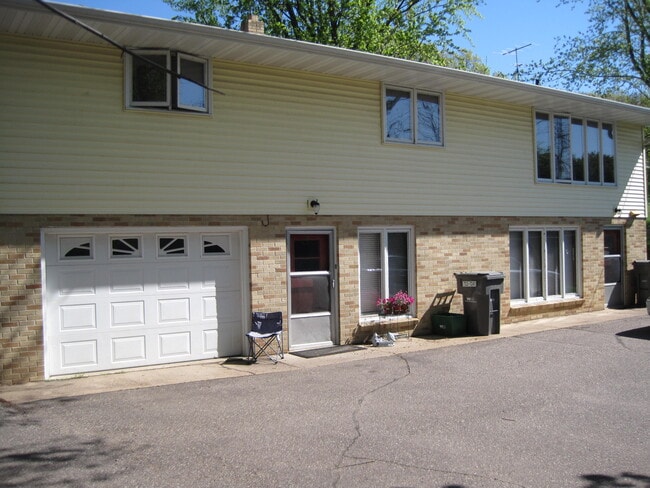 2319 N Hillcrest Pky, Unit 2319 in Altoona, WI - Building Photo - Building Photo