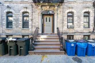 Greenpoint Building in Brooklyn, NY - Building Photo - Building Photo