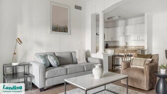 925 Canterbury Rd NE in Atlanta, GA - Building Photo