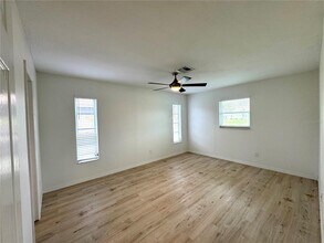 868 Darwin Rd in Venice, FL - Foto de edificio - Building Photo