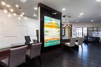 Flats at Perimeter Place in Atlanta, GA - Foto de edificio - Building Photo