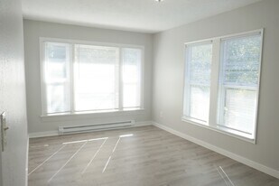 1756 Franklin Ave in Astoria, OR - Building Photo