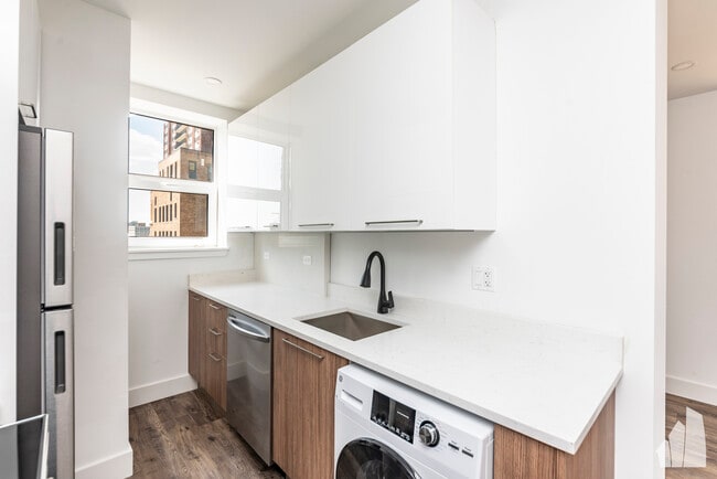 934 W Carmen Ave, Unit 002 in Chicago, IL - Building Photo - Building Photo