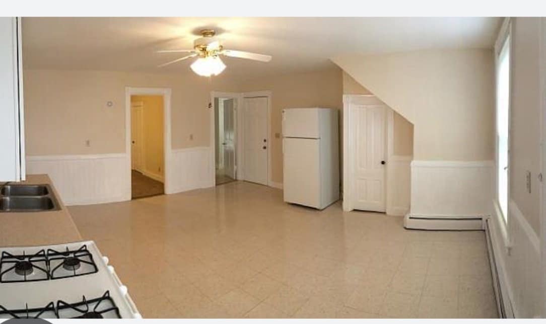 1172 Roosevelt Ave, Unit Third in Pawtucket, RI - Building Photo