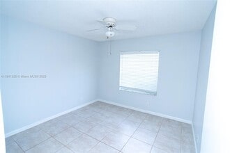 9012 SW 20th Pl in Miramar, FL - Foto de edificio - Building Photo