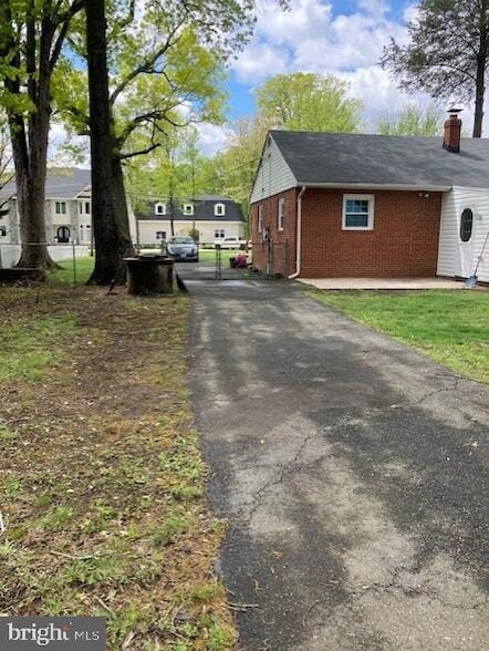 6438 Windham Ave in Alexandria, VA - Foto de edificio - Building Photo