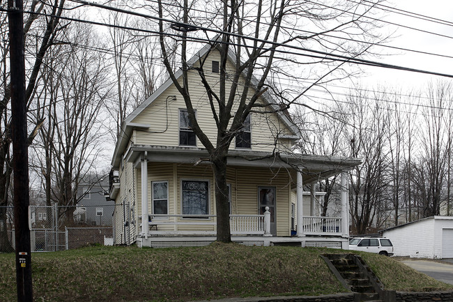 947 Water St in Fitchburg, MA - Foto de edificio - Building Photo